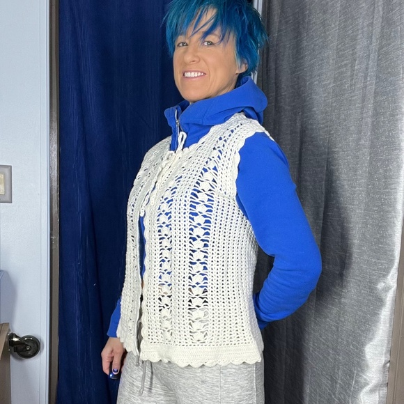 |•Handmade Crocheted Vest•| Cream One Size - Picture 5 of 13